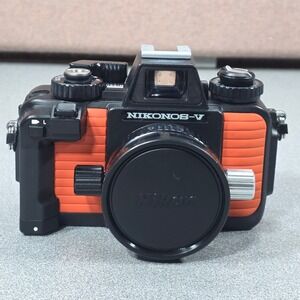 Nikon Nikonos-V 35mm Film Camera Orange Underwater 35mm Lens for 2.5